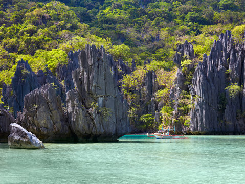 Traditional filippino boat at El Nido bay. Palawan island, Philippines © SJ Travel Footage