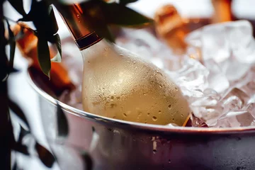 Photo sur Plexiglas Buffet, Bar Wine bottle in ice bucket