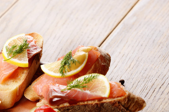 Open sandwiches with salmon