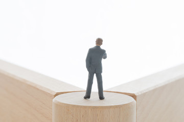 ターニングポイントに立つビジネスマン