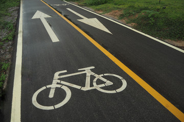 Obraz premium Bicycle symbol on bicycle way
