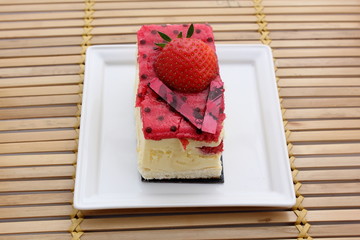 fraisier et sa fraise