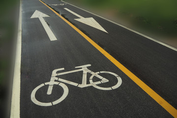 Obraz premium Bicycle symbol on bicycle way