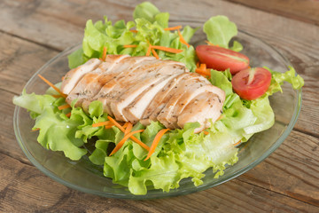 Fresh salad with grilled chicken breast, lettuce and tomato.