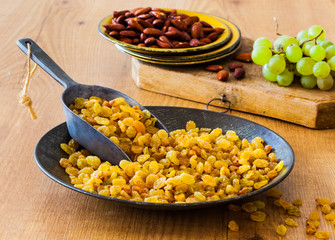 Golden raisins