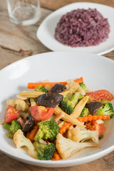 Stir-fried mixed vegetables with rice berry.