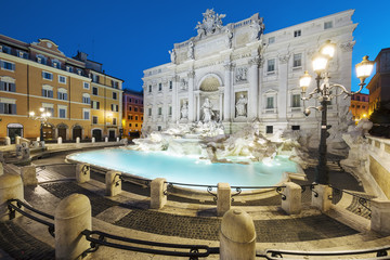 Obraz na płótnie Canvas Trevi fountain by night