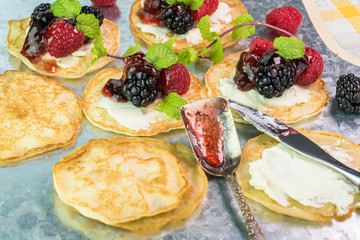 Cornmeal cakes with berry fig chutney.