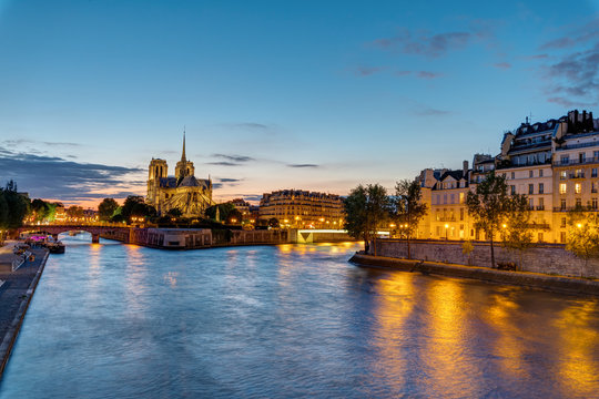 Notre Dame and the Ile de la Cite in Paris at dawn