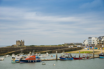 port Maria Quiberon/port de p&ecirc;che avec bateaux et ch&acirc;teau