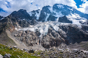 View of the Ullu-Tau glacier.