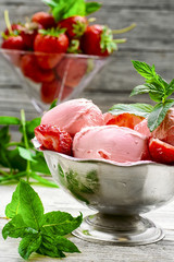 Ice cream with strawberries