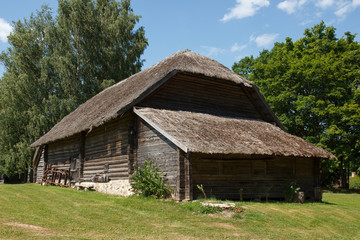 Fototapeta na wymiar Old reed and wood house