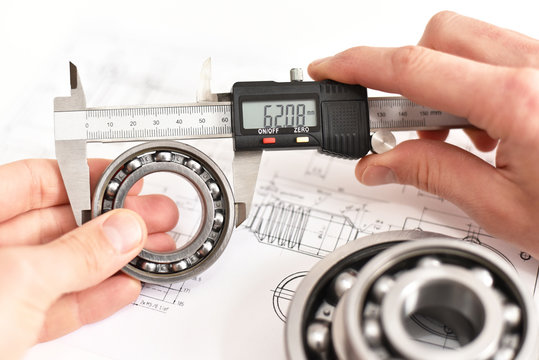 quality control in engineering // Maschinebau - Qualitätskontrolle von Bauteilen mit einem Meßschieber
