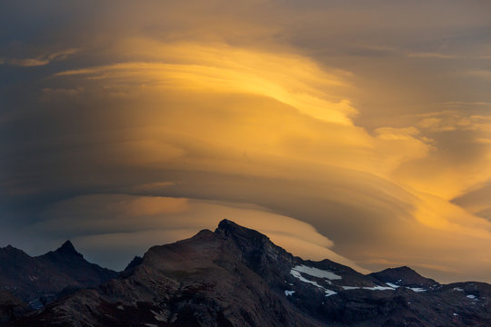 View of huge lenticular cloud looms at Los Glaciares National Park