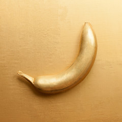 Golden banana on gold background - 112678500