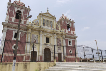 iglesia el calvario,en el dia, de la ciudad de leon,nicaragua
