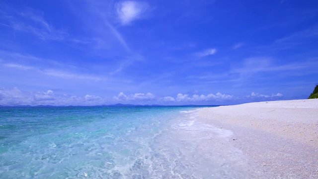 沖縄の美しい海とさわやかな空