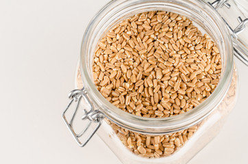 Jar with spelt