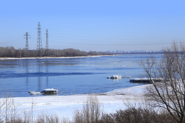 Fototapeta na wymiar Floating of ice on the river