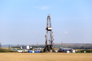 Obraz premium drilling rig in the field