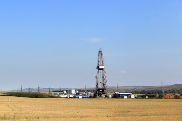 Fototapeta premium drilling rig in the field