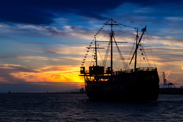 Naklejka premium Industrial port, nice Sunset sky with silhouette industrial port, Osaka, Japan