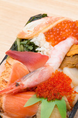 海鮮丼　

