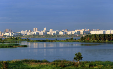 Fototapeta na wymiar panorama of the river and city