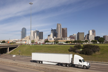 Truck in front of Dallas downtown - 112710547