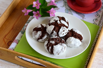 chocolate cakes in powdered sugar