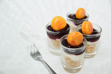  cheese mousse and blueberries filling macaroon