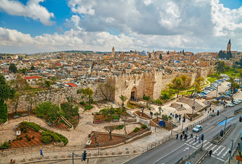 Naklejka premium Widok na bramę Damaszku i Stare Miasto Jerozolimy