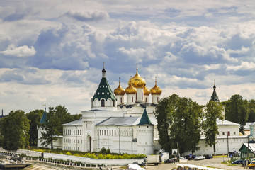 Fototapeta na wymiar The Ipatiev monastery in Kostroma, Russia