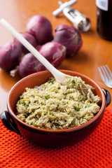 Riso basmati con punte di asparagi e piselli nel coccio