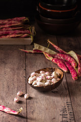 coppetta piena di fagioli borlotti