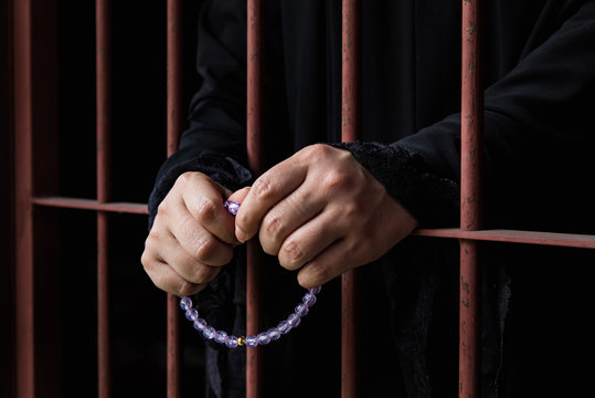 Muslim woman hand in jail