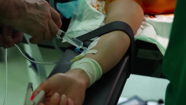 the doctor inserts a catheter anesthesia before surgery
