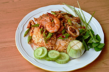 stir fried mixed seafood and meat with curry on rice