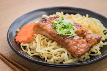 Noodles with grilled chicken on plate