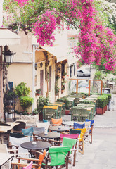 Obraz premium Charming street in the old district of Plaka in Athens, Greece