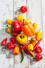 Paprika (Capsicum), Peperoni, Habaneros, gelb, rot, orange, grü