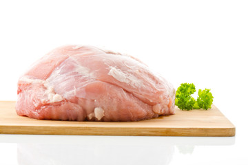 Schweinebraten, Küchenbrett, weißer Hintergrund