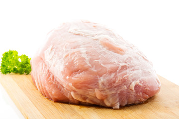 Schweinebraten, Küchenbrett, weißer Hintergrund