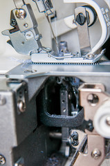 Sewing machine with fabric industrial overlock mechanism