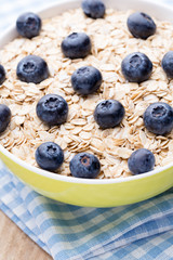 Oatmeal porridge with blueberries. healthy breakfast.