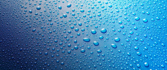 Foto auf Acrylglas Badezimmer Panoramabanner von Wassertropfen auf blauem Metall