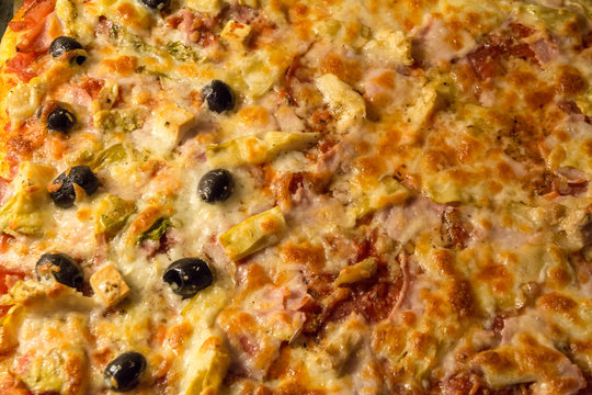 selbstgemachte Pizza auf dem Bleck