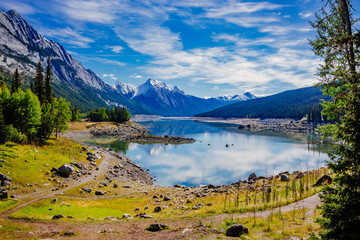 Fototapeta premium Medicine Lake, Jasper National Park, Alberta, Canada
