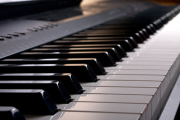 Naklejka premium Close up of piano keyboard